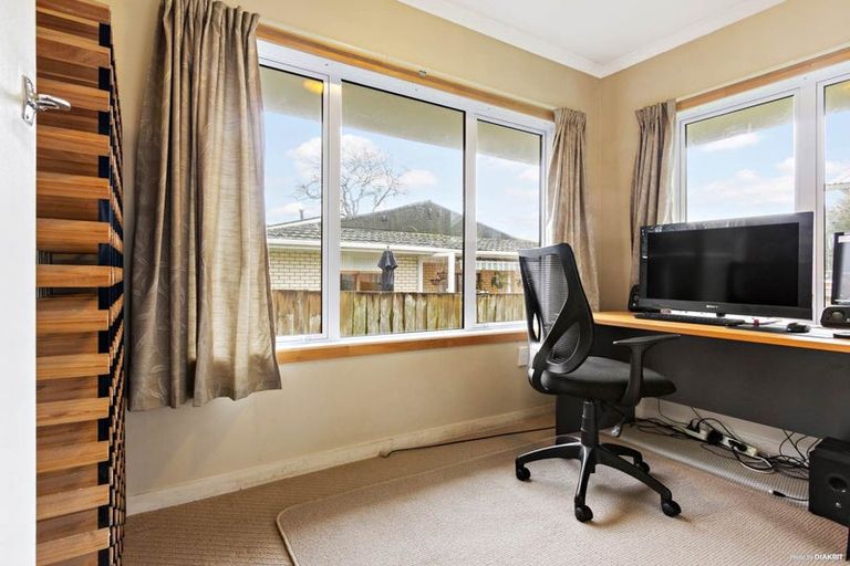 Photo of property in 8 Border Road, Henderson, Auckland, 0612