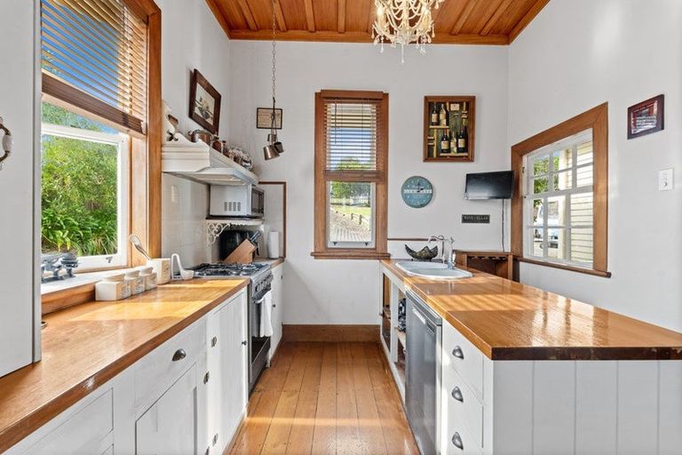 Photo of property in 23a Shakespear Road, Army Bay, Whangaparaoa, 0930