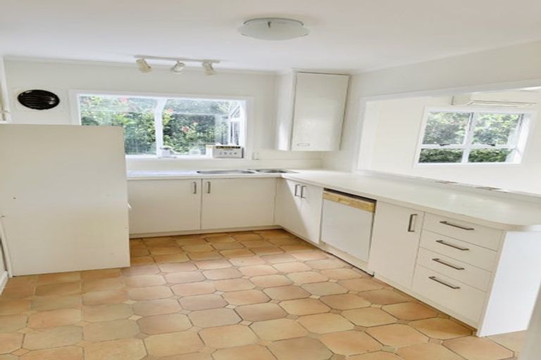 Photo of property in 530 Beach Road, Murrays Bay, Auckland, 0630