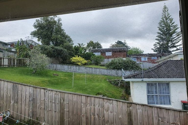 Photo of property in 2/10 Ayton Drive, Totara Vale, Auckland, 0629