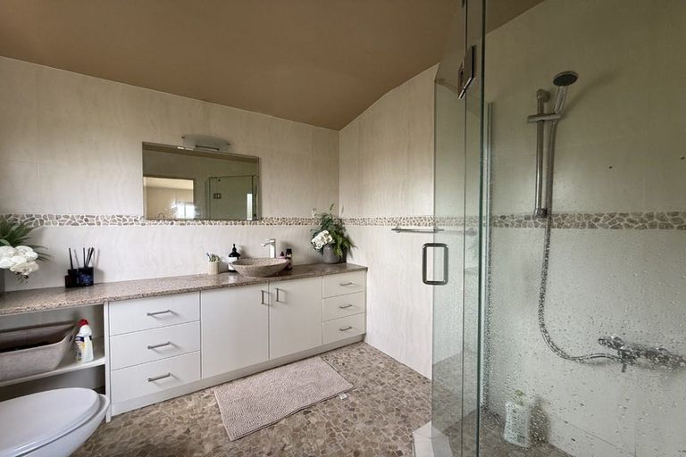 Photo of property in 71 Kittiwake Drive, Schnapper Rock, Auckland, 0632