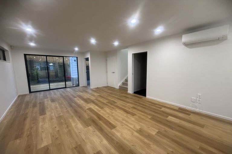 Photo of property in 4/25 Hutchinson Avenue, New Lynn, Auckland, 0600