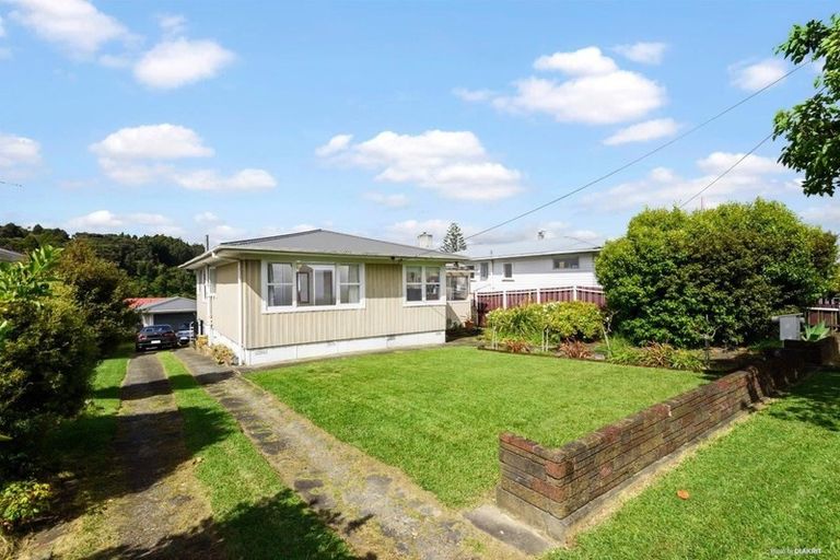 Photo of property in 18 Huruhuru Road, Massey, Auckland, 0614