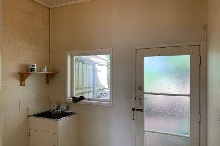 Photo of property in 2/1 Hatherlow Street, Glenfield, Auckland, 0629