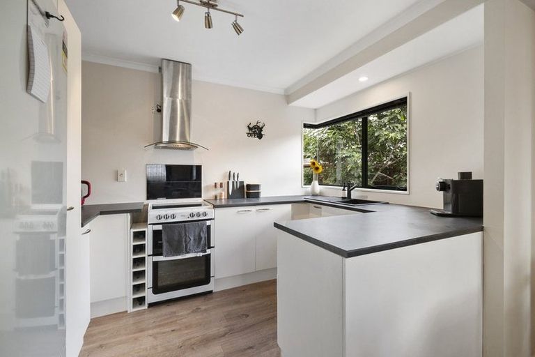 Photo of property in 71 Hillcrest Drive, Kelvin Grove, Palmerston North, 4414