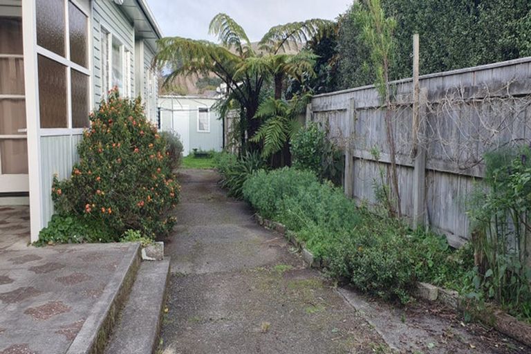 Photo of property in 2 Karu Crescent, Waikanae, 5036