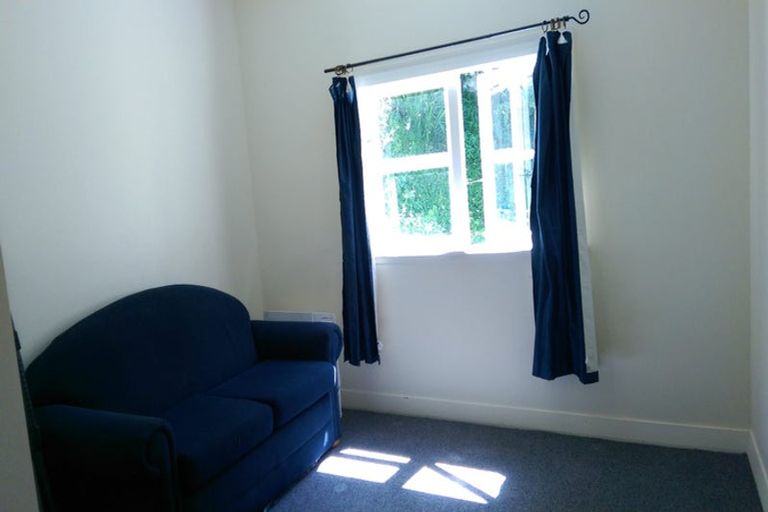 Photo of property in 19 Governor Road, Northland, Wellington, 6012