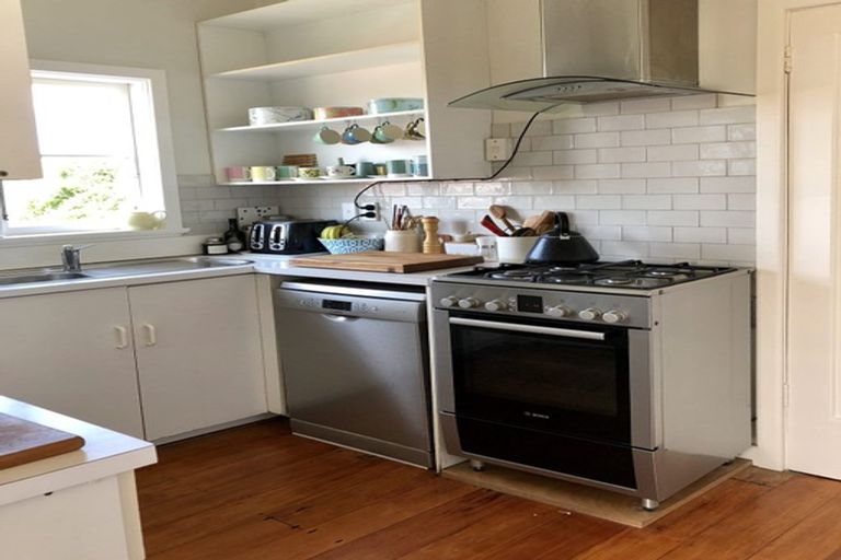 Photo of property in 12 Raumati Terrace, Khandallah, Wellington, 6035