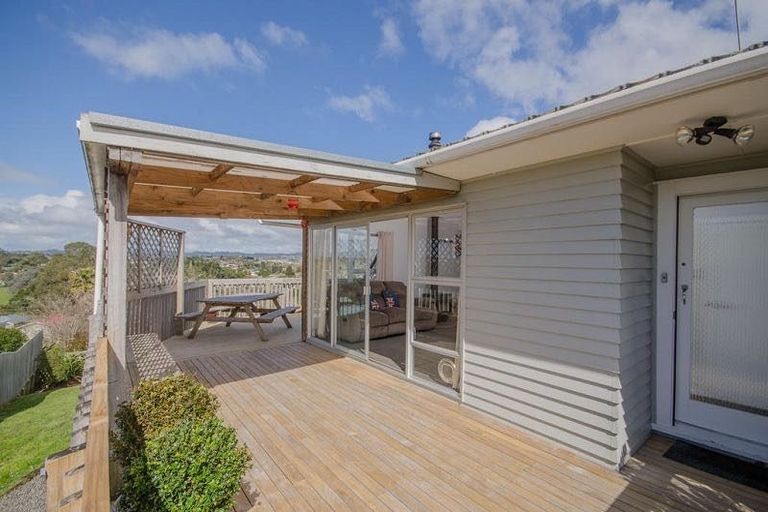 Photo of property in 33 Helena Street, Massey, Auckland, 0614