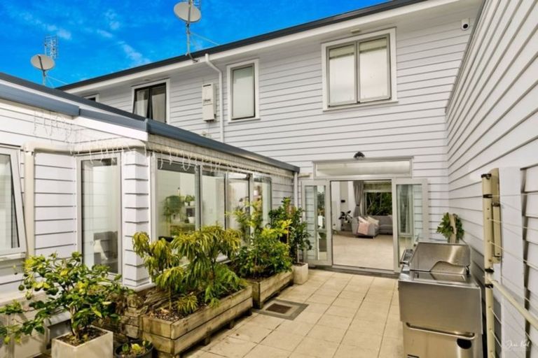 Photo of property in 36 Gunner Drive, Te Atatu Peninsula, Auckland, 0610