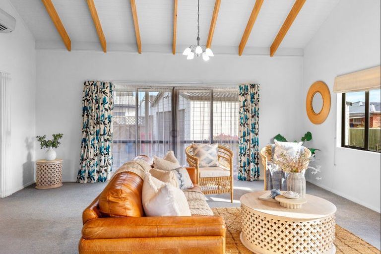 Photo of property in 115b Bartholomew Road, Levin, 5510