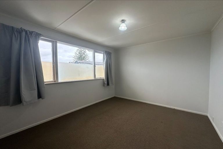 Photo of property in 1/14 Roberts Road, Te Atatu South, Auckland, 0610