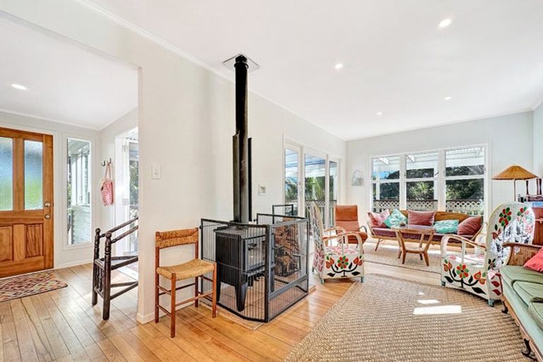 Photo of property in 665 South Titirangi Road, Titirangi, Auckland, 0604