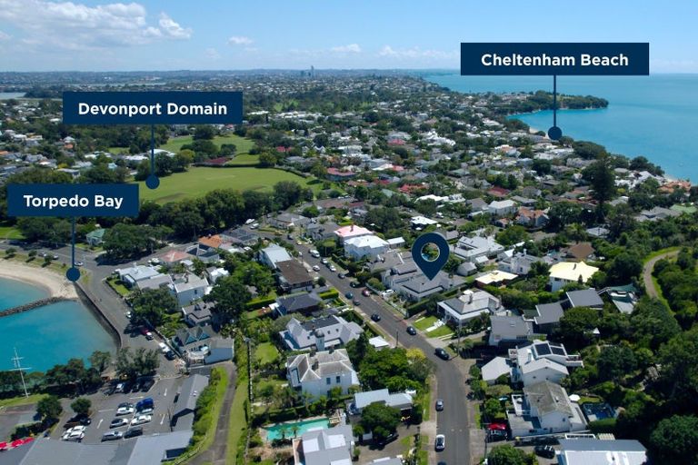 Photo of property in 15 Jubilee Avenue, Devonport, Auckland, 0624