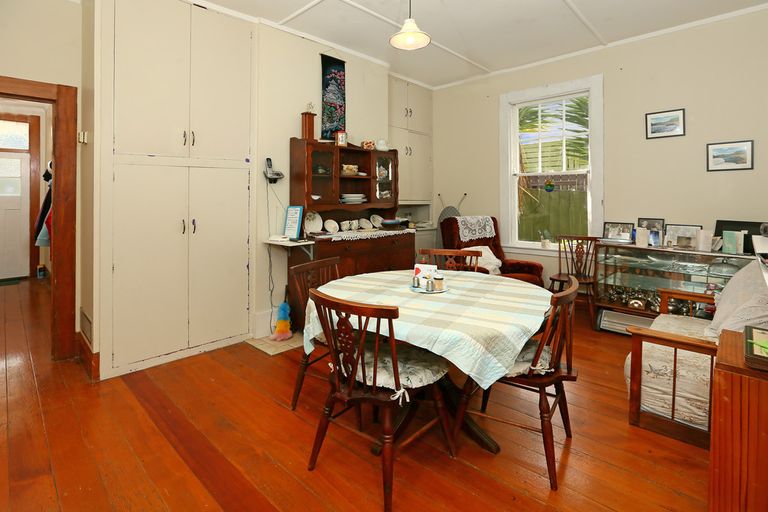 Photo of property in 38 Newington Road, Henderson, Auckland, 0612