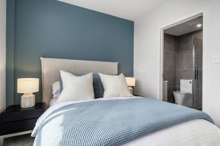 Photo of property in 2/19 Windlass Street, Long Bay, Auckland, 0630