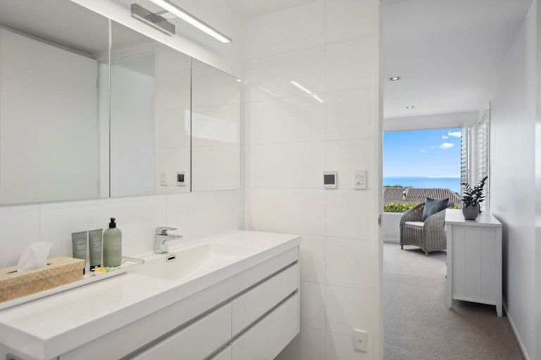 Photo of property in 12a Eastcliffe Road, Castor Bay, Auckland, 0620