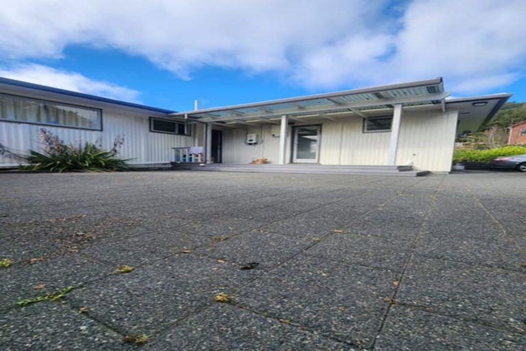 Photo of property in 64 Chatsworth Road, Silverstream, Upper Hutt, 5019
