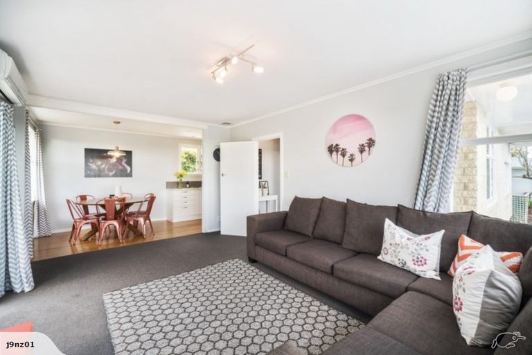Photo of property in 3/10 Coroglen Avenue, Birkenhead, Auckland, 0626