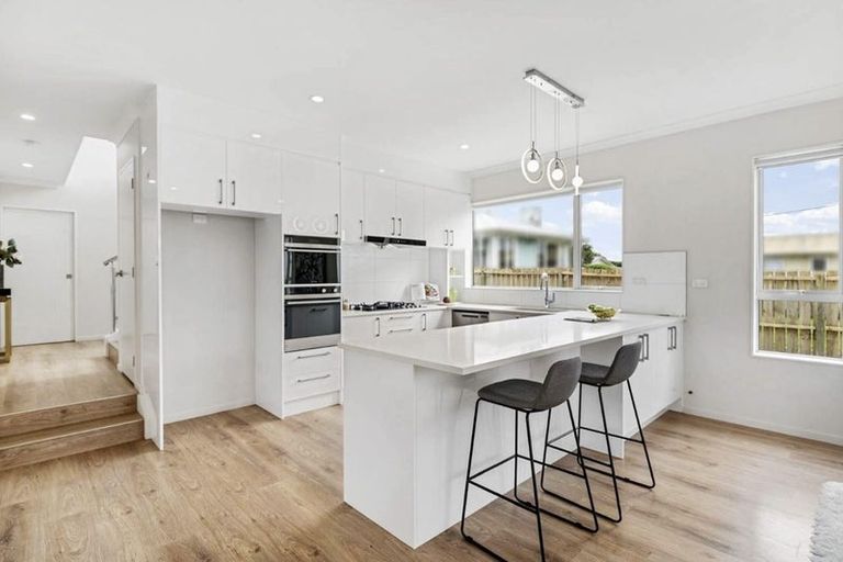 Photo of property in 8 Harrington Road, Henderson, Auckland, 0610