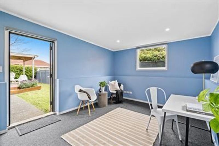 Photo of property in 2/104 Coronation Road, Hillcrest, Auckland, 0627
