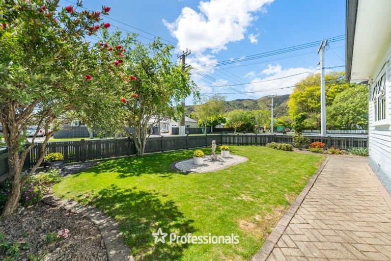 Photo of property in 32 Birdwood Road, Waterloo, Lower Hutt, 5011