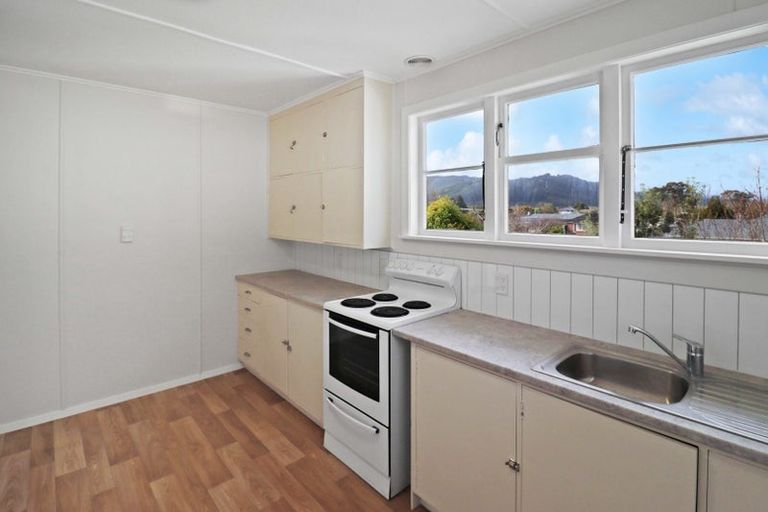 Photo of property in 2 Argyle Grove, Trentham, Upper Hutt, 5018