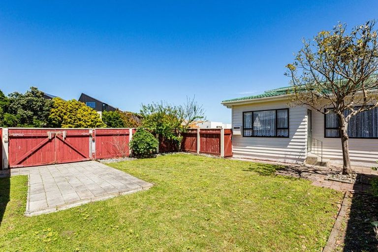 Photo of property in 3 Toru Road, Paraparaumu Beach, Paraparaumu, 5032