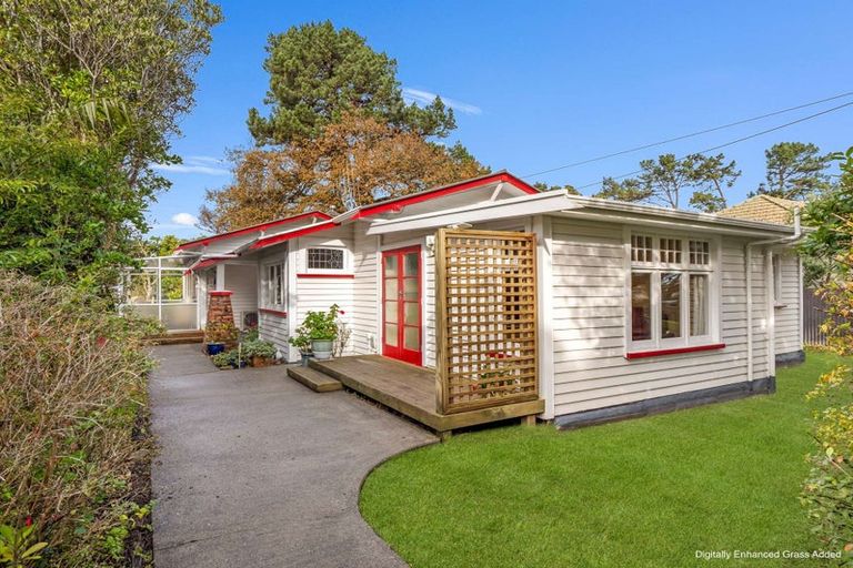 Photo of property in 32 Hutchison Crescent, Durie Hill, Whanganui, 4500