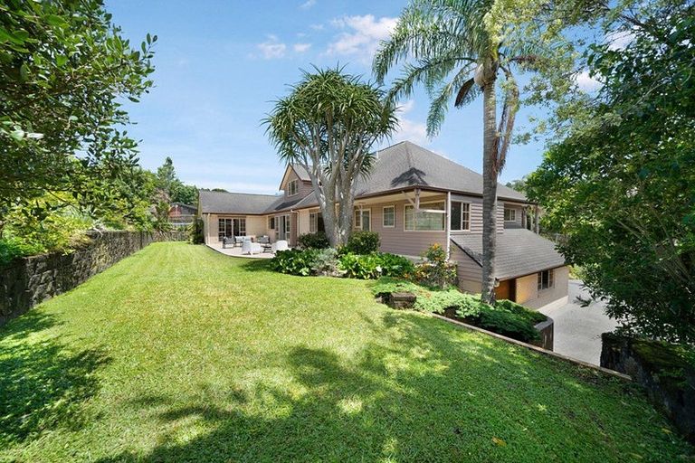 Photo of property in 3 Napuka Road, Henderson Valley, Auckland, 0612