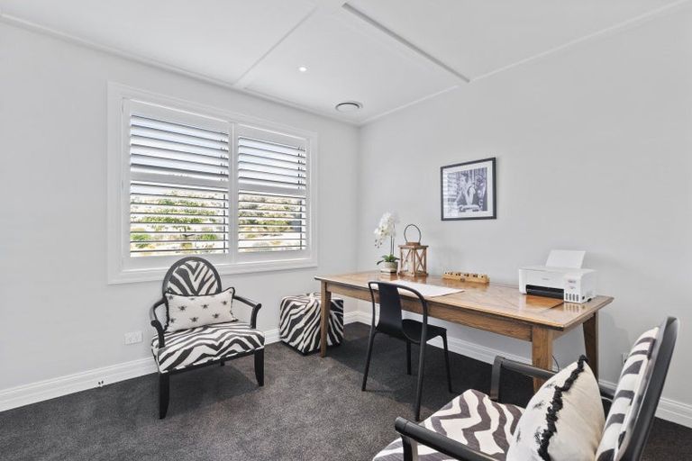 Photo of property in 90 Bushlake Way, Kingseat, Papakura, 2580