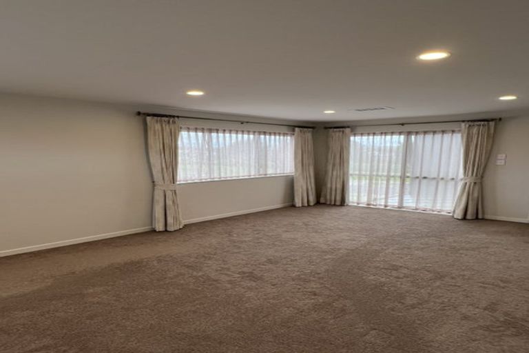 Photo of property in 10 Fjord Way, Karaka, Papakura, 2113