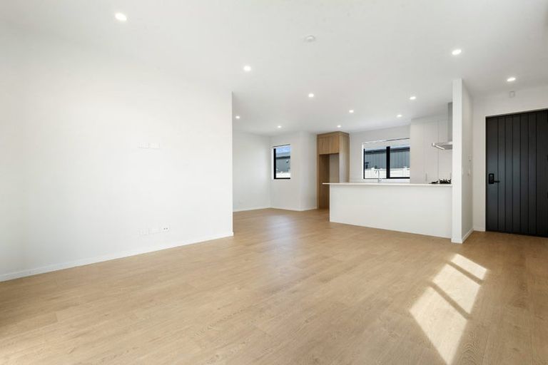 Photo of property in 25 Viridian Avenue, Rosehill, Papakura, 2113