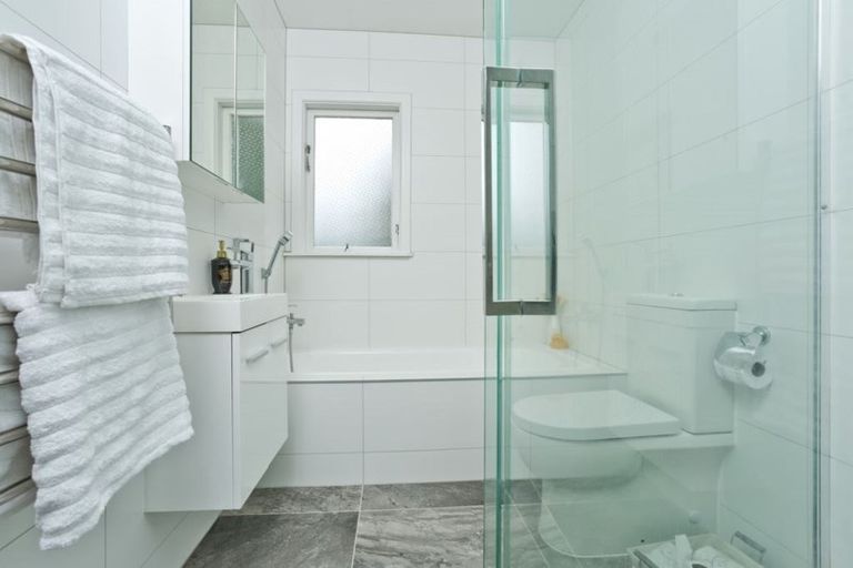 Photo of property in 1/97 Eskdale Road, Birkdale, Auckland, 0626