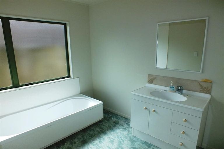 Photo of property in 1/1 Langton Road, Stanmore Bay, Whangaparaoa, 0932