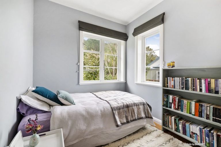 Photo of property in 9 Kaihuia Terrace, Northland, Wellington, 6012