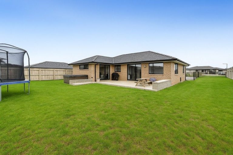 Photo of property in 1 Macbeth Street, Stratford, 4332