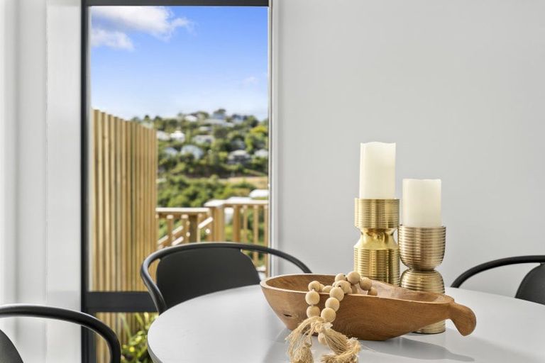 Photo of property in 69u2 Tiketike Way, Brooklyn, Wellington, 6021