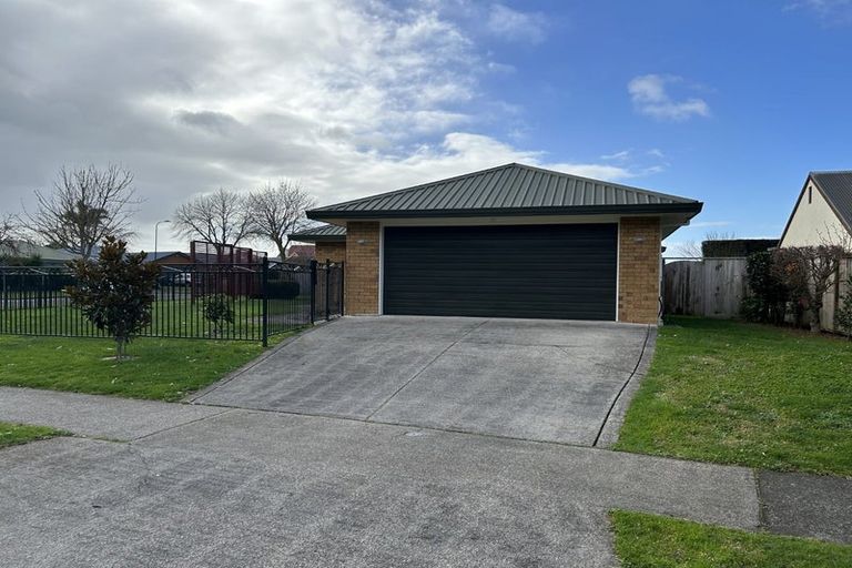 Photo of property in 2 Waipuna Place, Rototuna, Hamilton, 3210