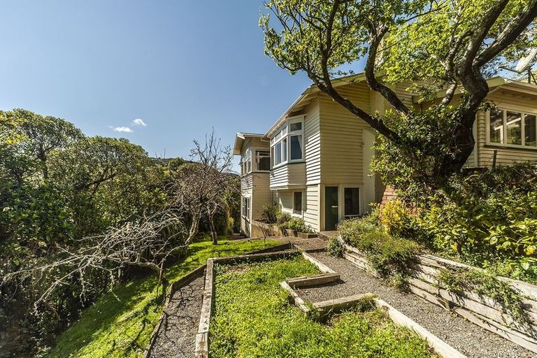 Photo of property in 6 Highland Crescent, Wadestown, Wellington, 6012