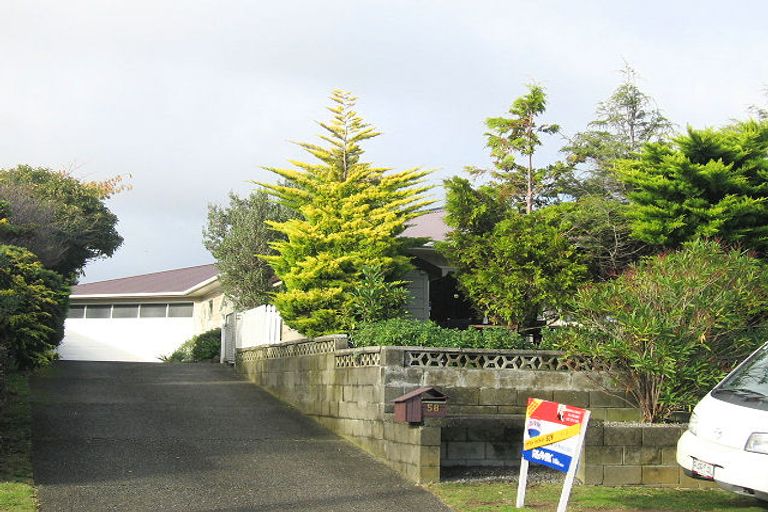 Photo of property in 56 Gray Avenue, Paraparaumu Beach, Paraparaumu, 5032