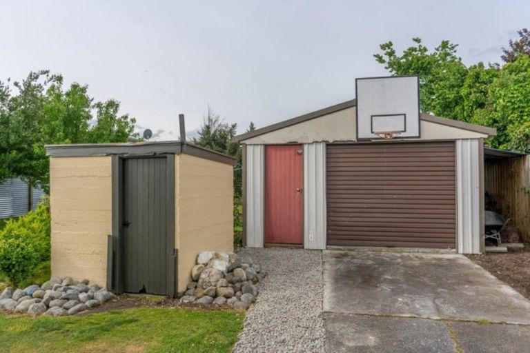 Photo of property in 2 Kent Street, Carterton, 5713