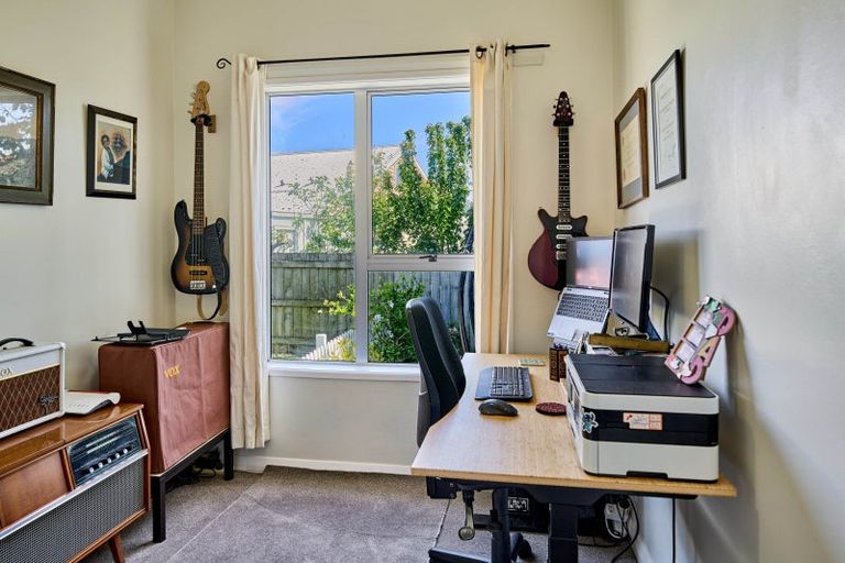 Photo of property in 6 York Street, Moera, Lower Hutt, 5010