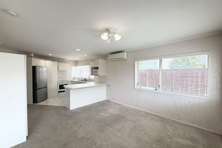 Photo of property in 180a Botany Road, Botany Downs, Auckland, 2010