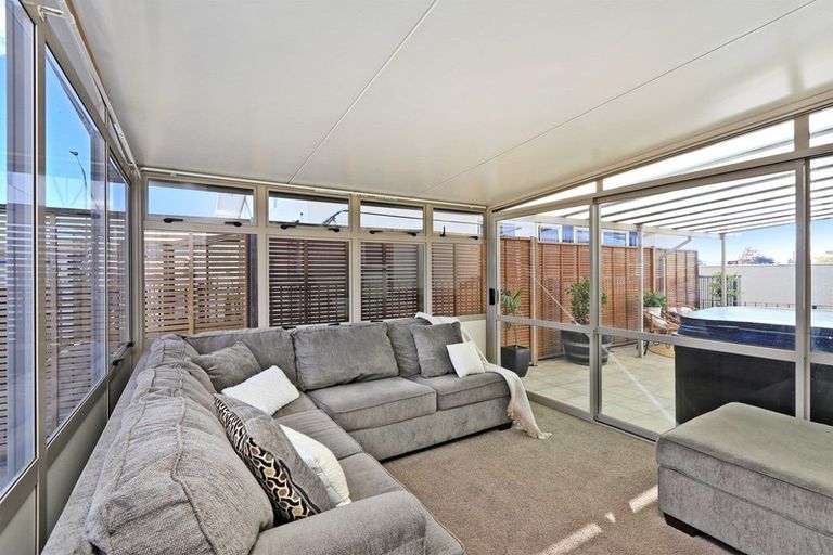 Photo of property in 4/8 Lee Road, Taradale, Napier, 4112