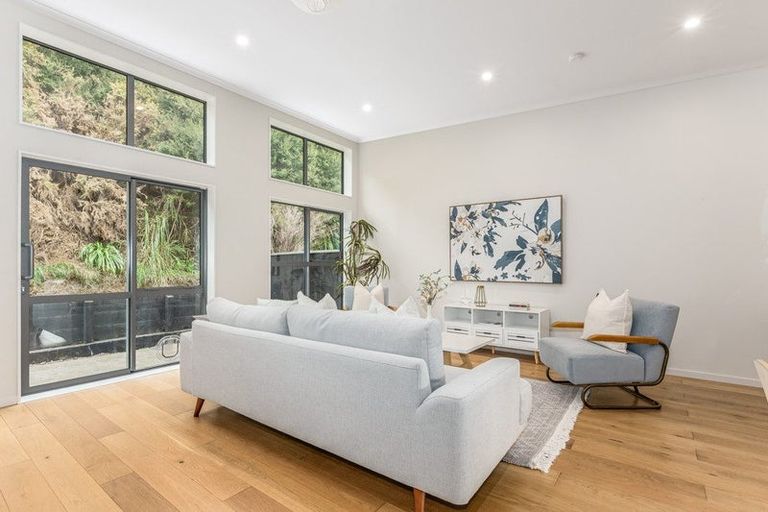 Photo of property in 5 Pacific View, Whitby, Porirua, 5024