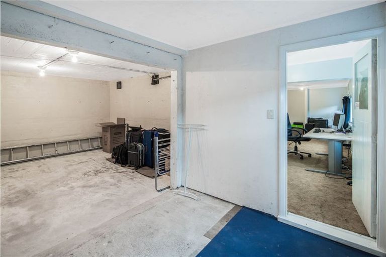 Photo of property in 102 Kenmore Street, Newlands, Wellington, 6037
