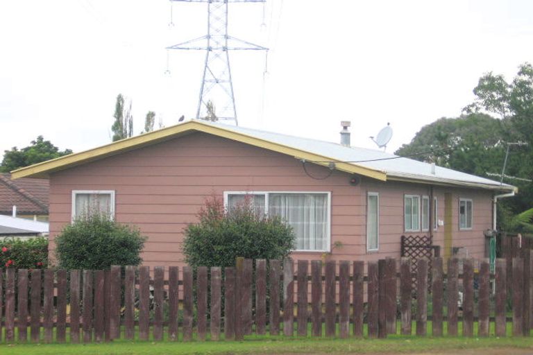 Photo of property in 355 Don Buck Road, Massey, Auckland, 0614