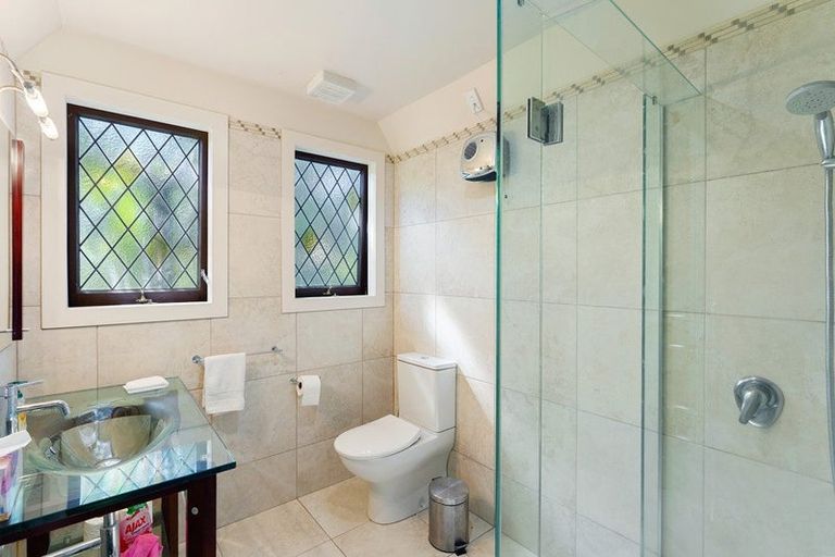 Photo of property in 9 Karaka Grove, Waikanae, 5036