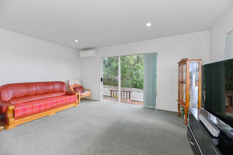 Photo of property in 60 Hewlett Road, Massey, Auckland, 0614